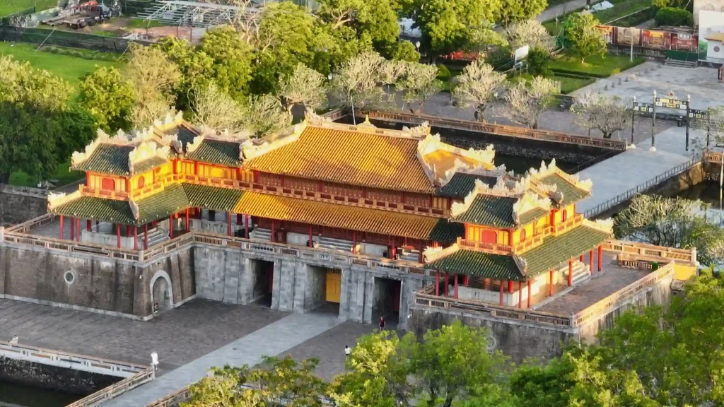 Hue Travel Tips For Friend Groups